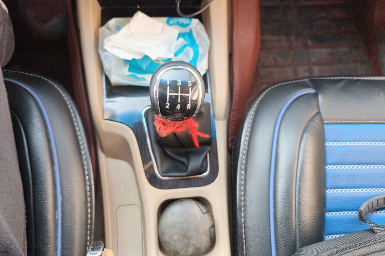 五菱汽车 五菱宏光 2016款 1.5L S1尊享型国V中控内饰18