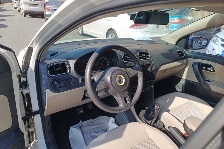 大众 Polo 2013款 1.6L 手动舒适版中控内饰12