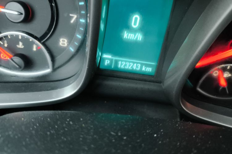 雪佛兰 迈锐宝 2013款 1.6T 自动舒适版中控内饰15