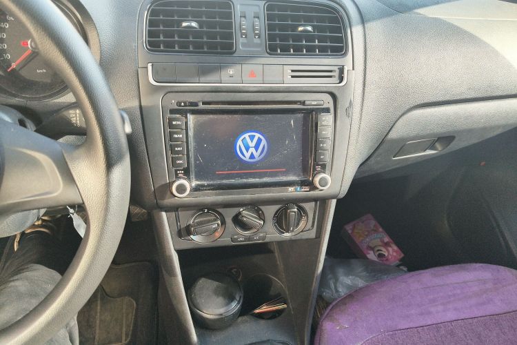 大众 Polo 2014款 1.4L 手动风尚版中控内饰16