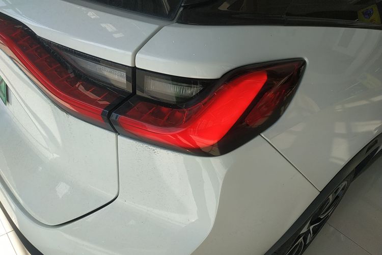 蔚来ES8 2018款 创始版车身外观6006