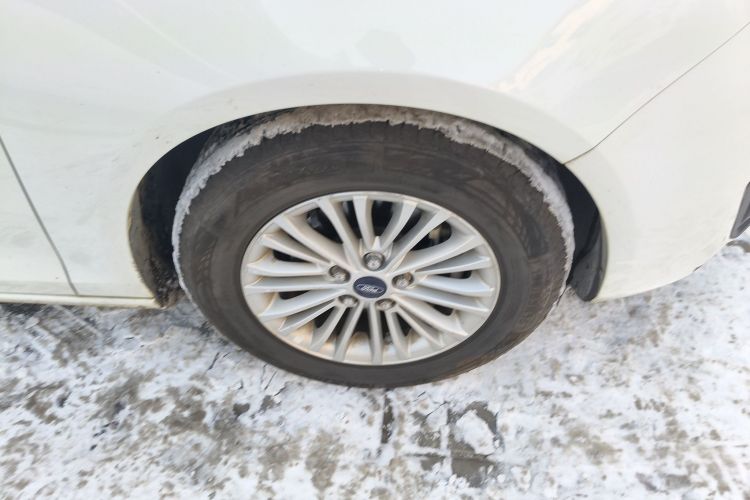 福特 福睿斯 2015款 1.5L 手动舒适型车身外观10