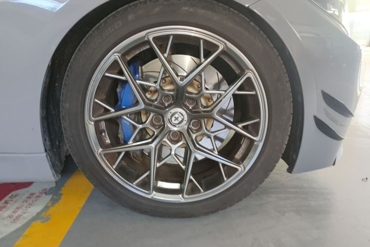 宝马3系 2019款 320i M运动曜夜版车身外观10