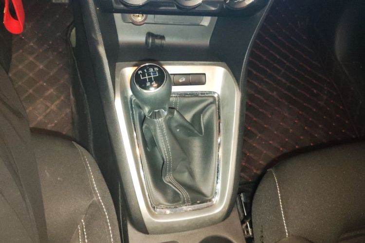 荣威RX3 2020款 1.6L 手动超爽进取版局部细节18