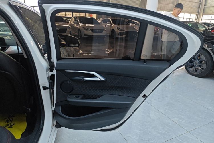 宝马1系 2017款 118i 时尚型中控内饰45