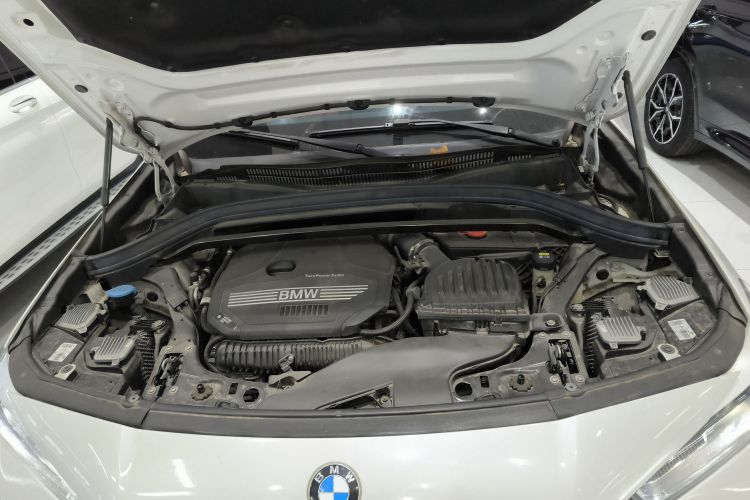 宝马X2 2020款 sDrive25i 领先型M运动套装机舱底盘24