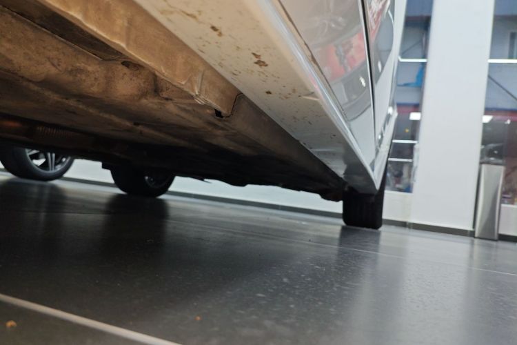 捷豹XEL 2024款 2.0T 250PS R-DYNAMIC S进取运动版局部细节9002