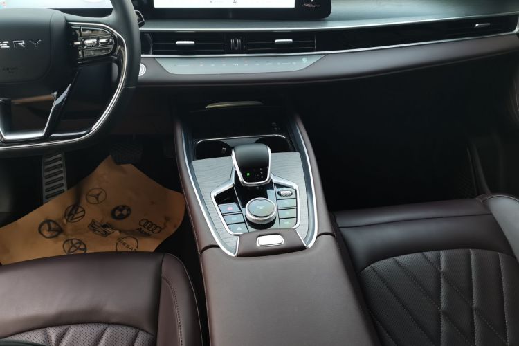 奇瑞 瑞虎8 PRO 2024款 冠军版 390T 两驱巅峰版 5座中控内饰18