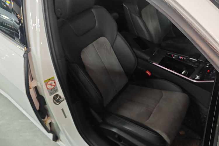 奥迪A6L 2021款 45 TFSI 臻选动感型局部细节41