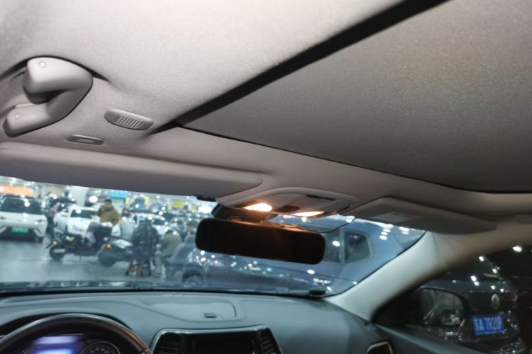 Jeep 自由光 2019款 2.0T 四驱探享版+自动驾驶智慧包 国V局部细节22