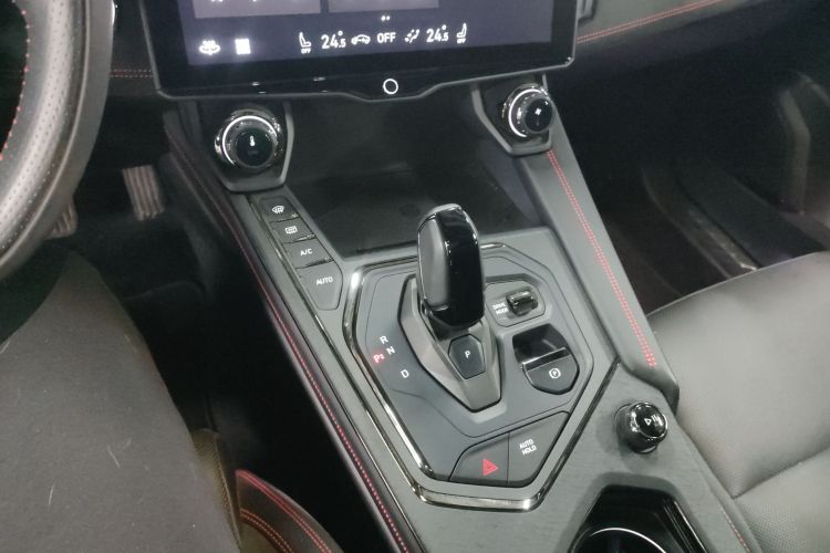 领克05 2022款 2.0TD 四驱劲Halo中控内饰18