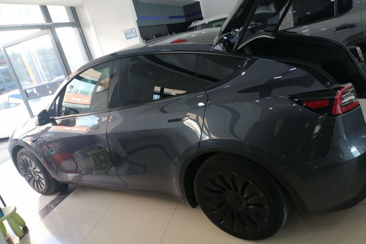 特斯拉 Model Y 2021款 标准续航后驱版车身外观4