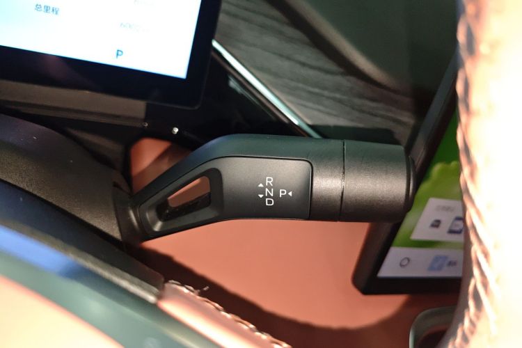 吉利银河 银河L6 2025款 EM-i 140km 星舰版中控内饰18