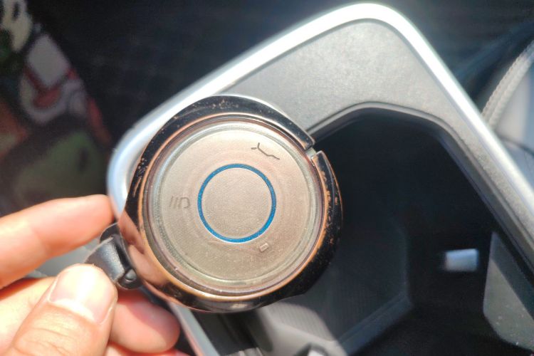 哪吒汽车 哪吒V 2022款 潮 400 Lite中控内饰7001