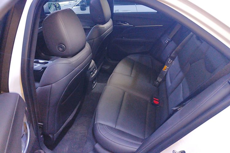 凯迪拉克CT4 2023款 28T 豪华型中控内饰21