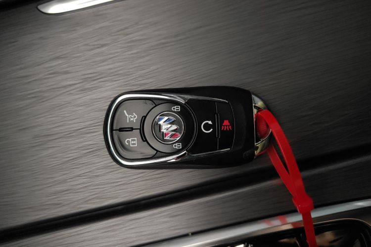 别克 昂科旗 2020款 28T 四驱尊贵型中控内饰7001