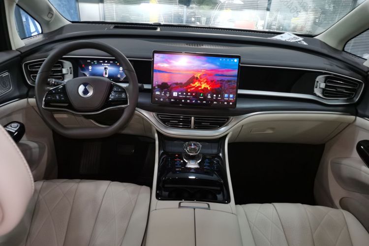 腾势D9 2024款 DM-i 980 四驱旗舰型中控内饰7002