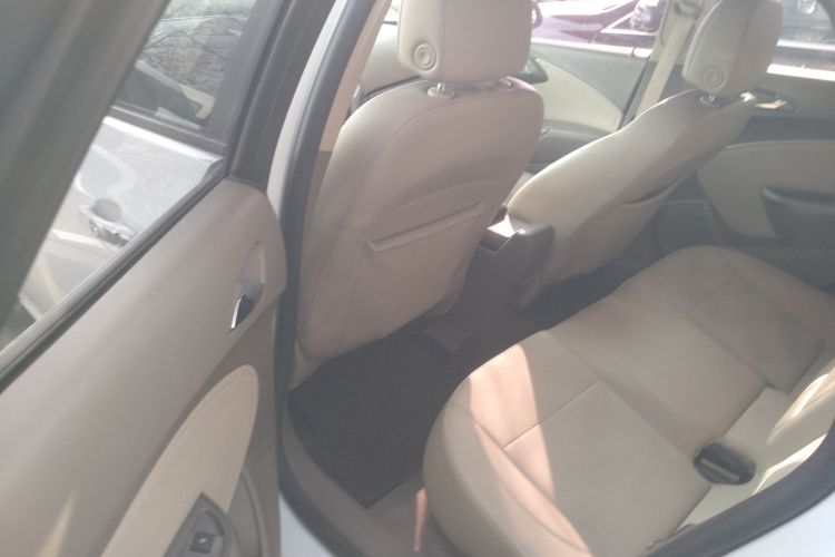 别克 英朗 2013款 GT 1.6L 自动时尚版中控内饰21