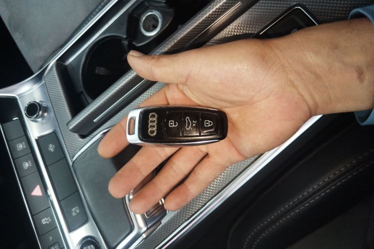 奥迪A6L 2022款 40 TFSI 豪华动感型中控内饰7001