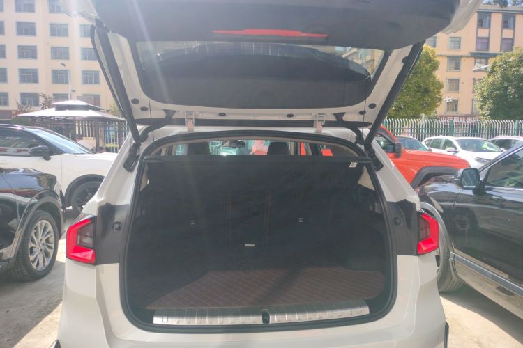 宝马X1 2024款 xDrive25Li X设计套装机舱底盘23