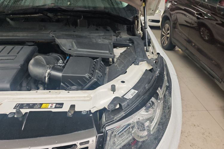 路虎 发现神行 2018款 240PS SE版机舱底盘26