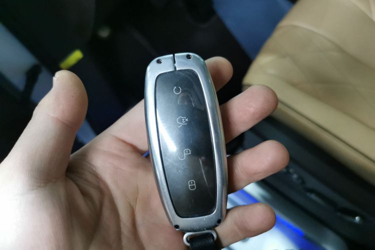 腾势D9 2024款 DM-i 980 四驱旗舰型中控内饰11