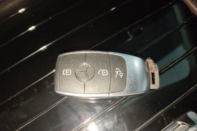 奔驰GLE 2021款 GLE 450 4MATIC 时尚型中控内饰7006