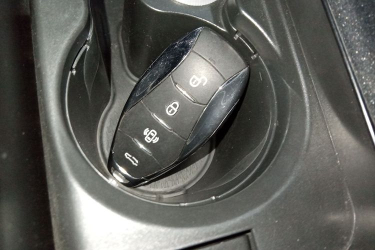 红旗H5 2023款 1.5T DCT智联旗韵版中控内饰7001