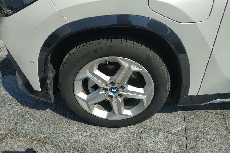 宝马iX1 2023款 eDrive25L X设计套装车身外观6007