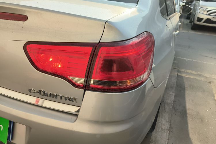 雪铁龙 世嘉 2013款 三厢 1.6L 手动品尚型车身外观9