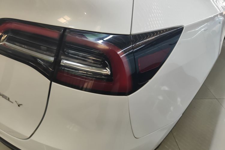 特斯拉 Model Y 2022款 改款 长续航全轮驱动版车身外观9