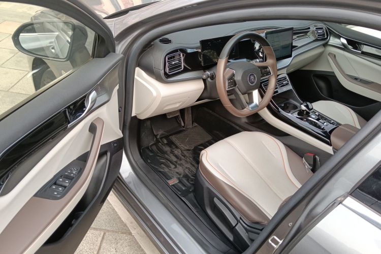 比亚迪 秦PLUS 2024款 荣耀版 DM-i 120KM领先型中控内饰20