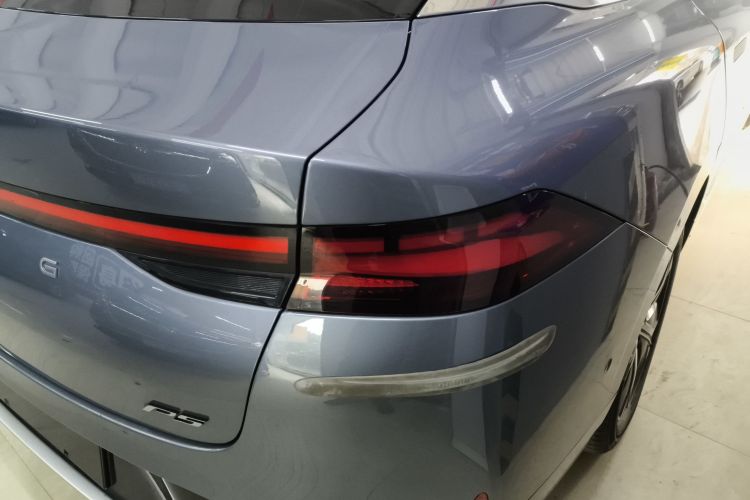 小鹏P5 2022款 550P车身外观9