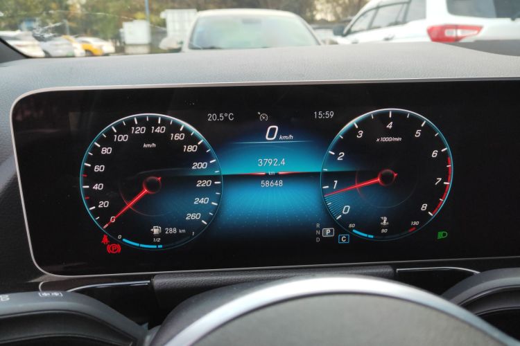 奔驰B级 2020款 B 200 动感型中控内饰14