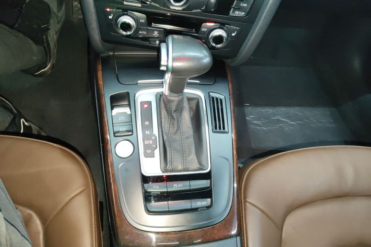 奥迪A4L 2016款 35 TFSI 典藏版 S line舒适型局部细节18