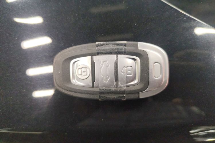 红旗E-QM5 2023款 改款 基础出行版中控内饰7001