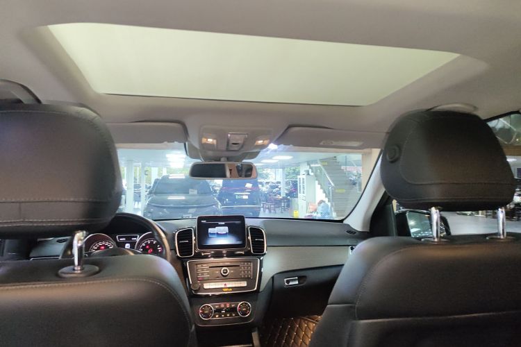 奔驰GLE 2018款 GLE 320 4MATIC 动感型臻藏版中控内饰22