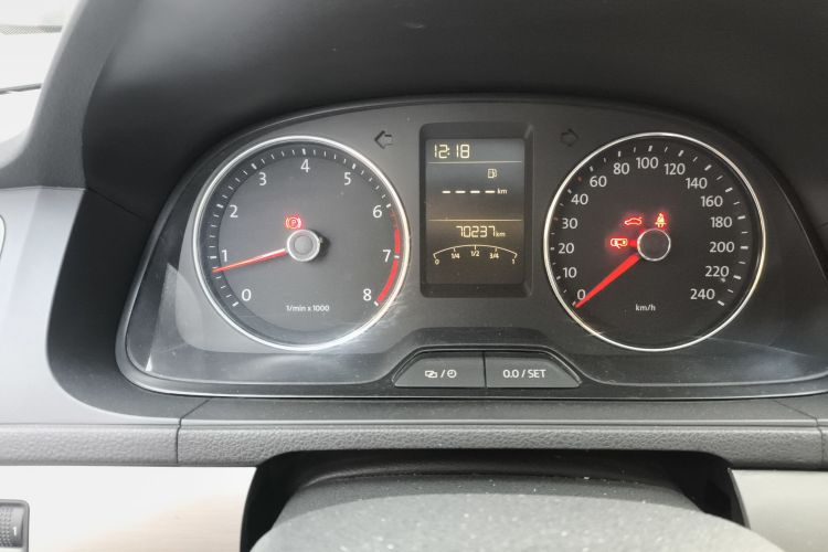 大众 朗逸 2013款 改款经典 1.6L 手动舒适版中控内饰14