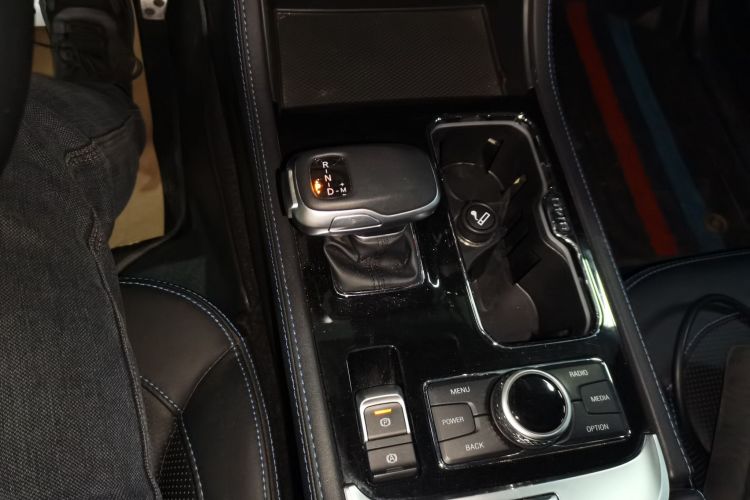 北京越野 北京BJ40 2020款 2.0T 自动四驱城市猎人版侠客型中控内饰18