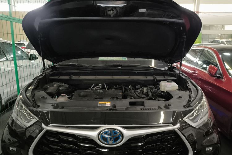 丰田 汉兰达 2023款 2.5L智能电混双擎两驱尊贵版 7座机舱底盘24