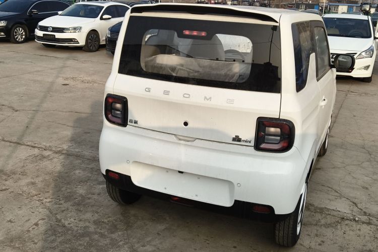 吉利银河 熊猫 2025款 210km 元气熊车身外观7