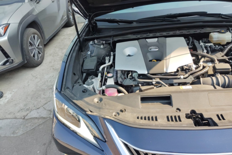 雷克萨斯ES 2020款 300h 卓越版机舱底盘25