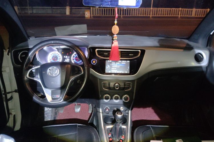 中华V3 2015款 1.5L 手动精英型中控内饰16