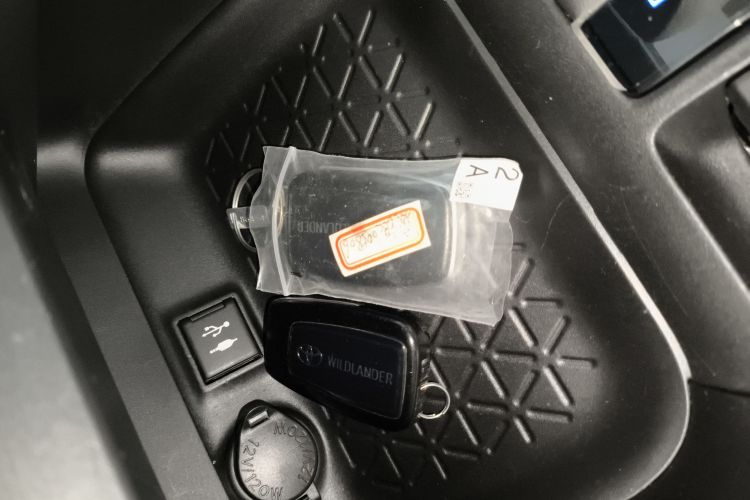 丰田 威兰达 2020款 2.0L CVT四驱豪华版中控内饰7001