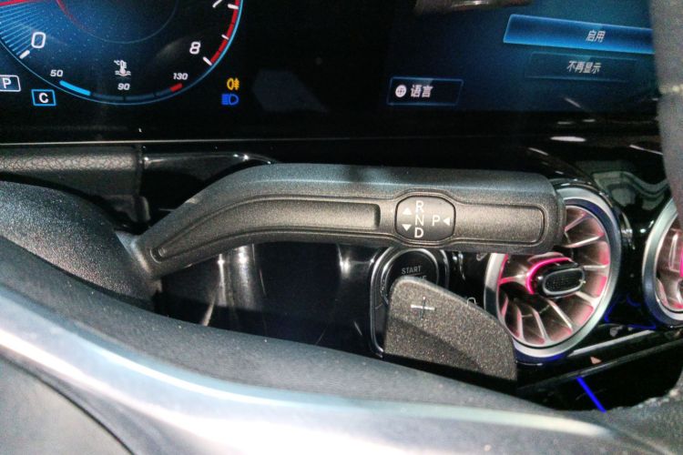 奔驰GLA 2022款 GLA 220 4MATIC中控内饰18