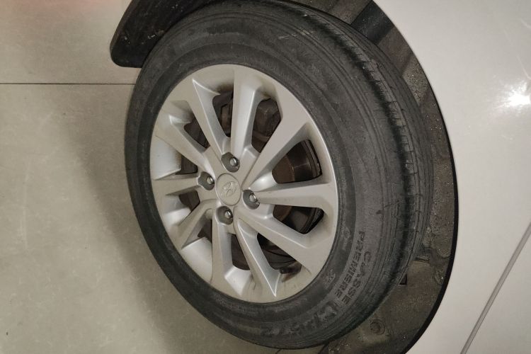 现代 悦纳RV 2017款 1.4L 自动活力版SPORT 国V车身外观6008