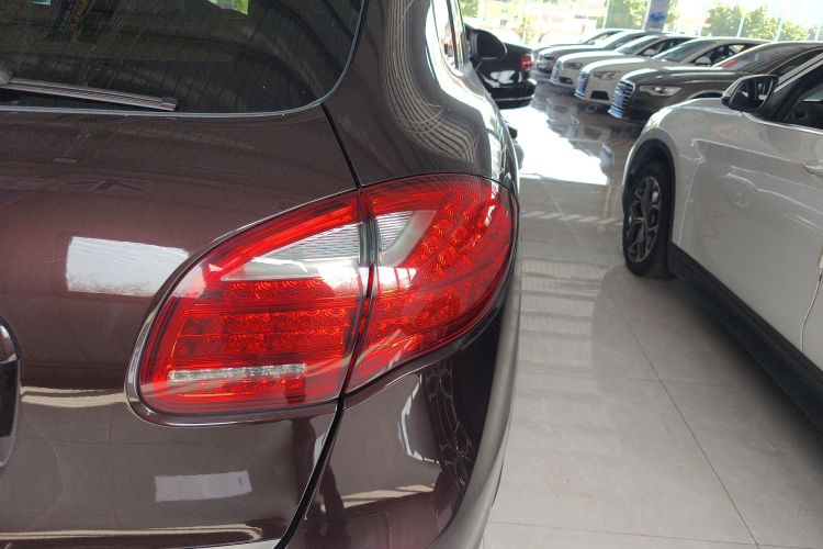 保时捷 2011款 Cayenne 3.0T车身外观9