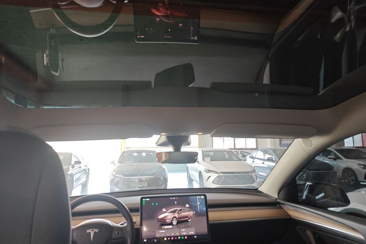 特斯拉 Model Y 2022款 后轮驱动版中控内饰22