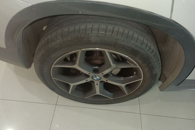 宝马X1 2019款 sDrive18Li 尊享型车身外观6008