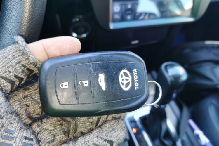 丰田 普拉多 2016款 2.7L 自动标准版中控内饰11